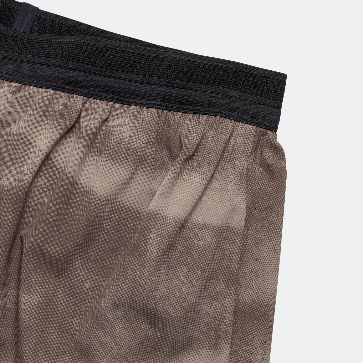 On Running - Mens 7" Performance Shorts AOP - Cinder - Up There Athletics