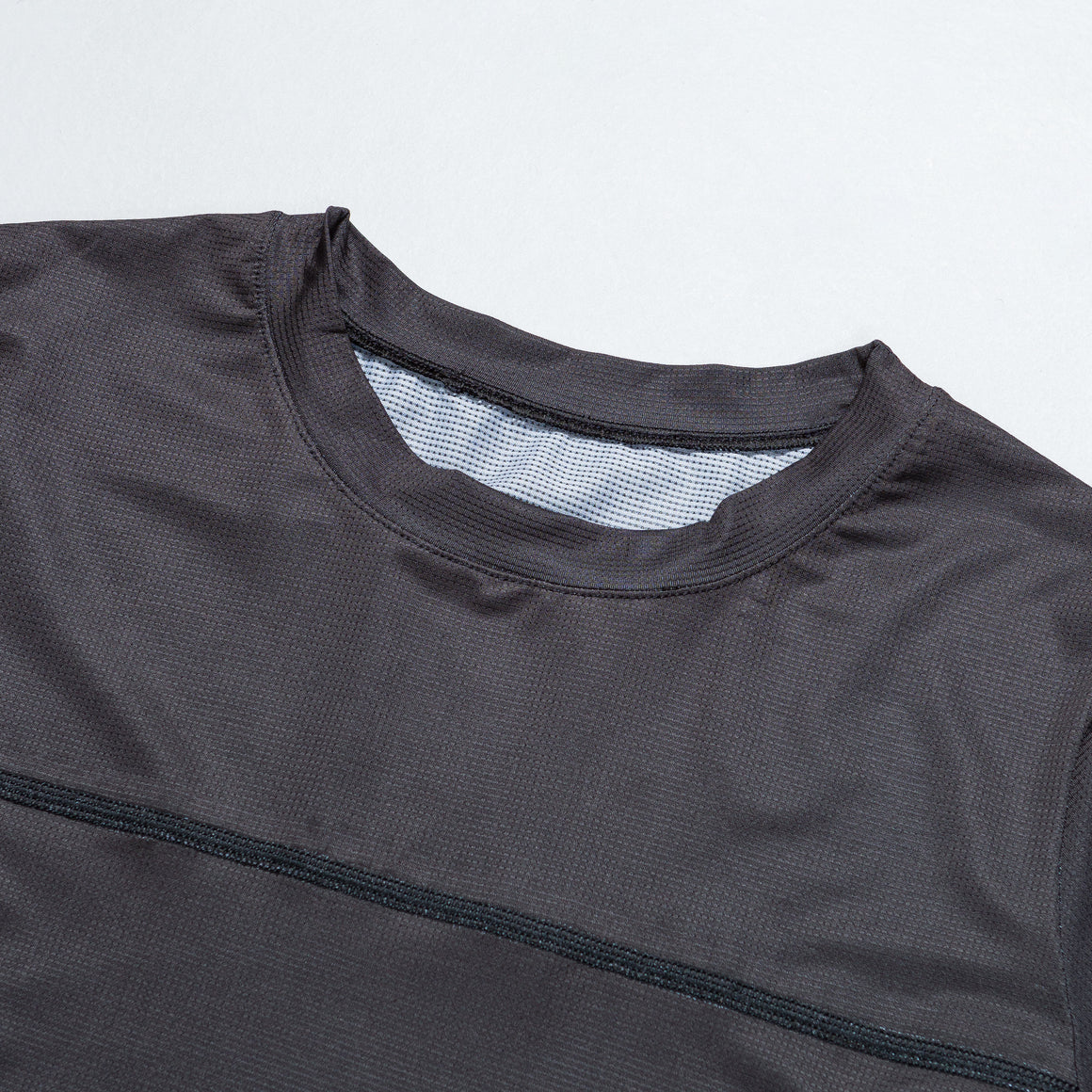 Erniold - Womens Run Tee - W. Black - Up There Athletics