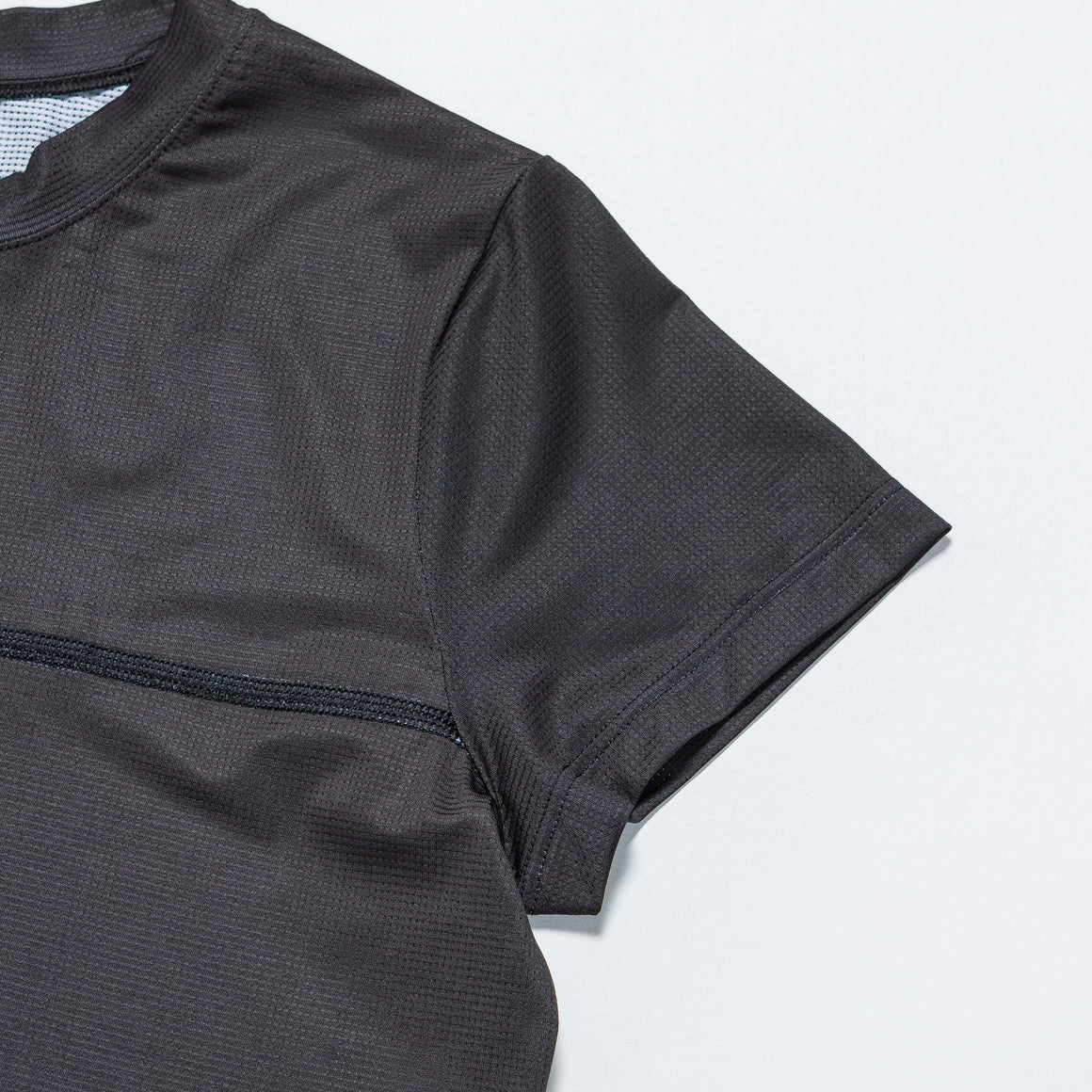 Erniold - Womens Run Tee - W. Black - Up There Athletics