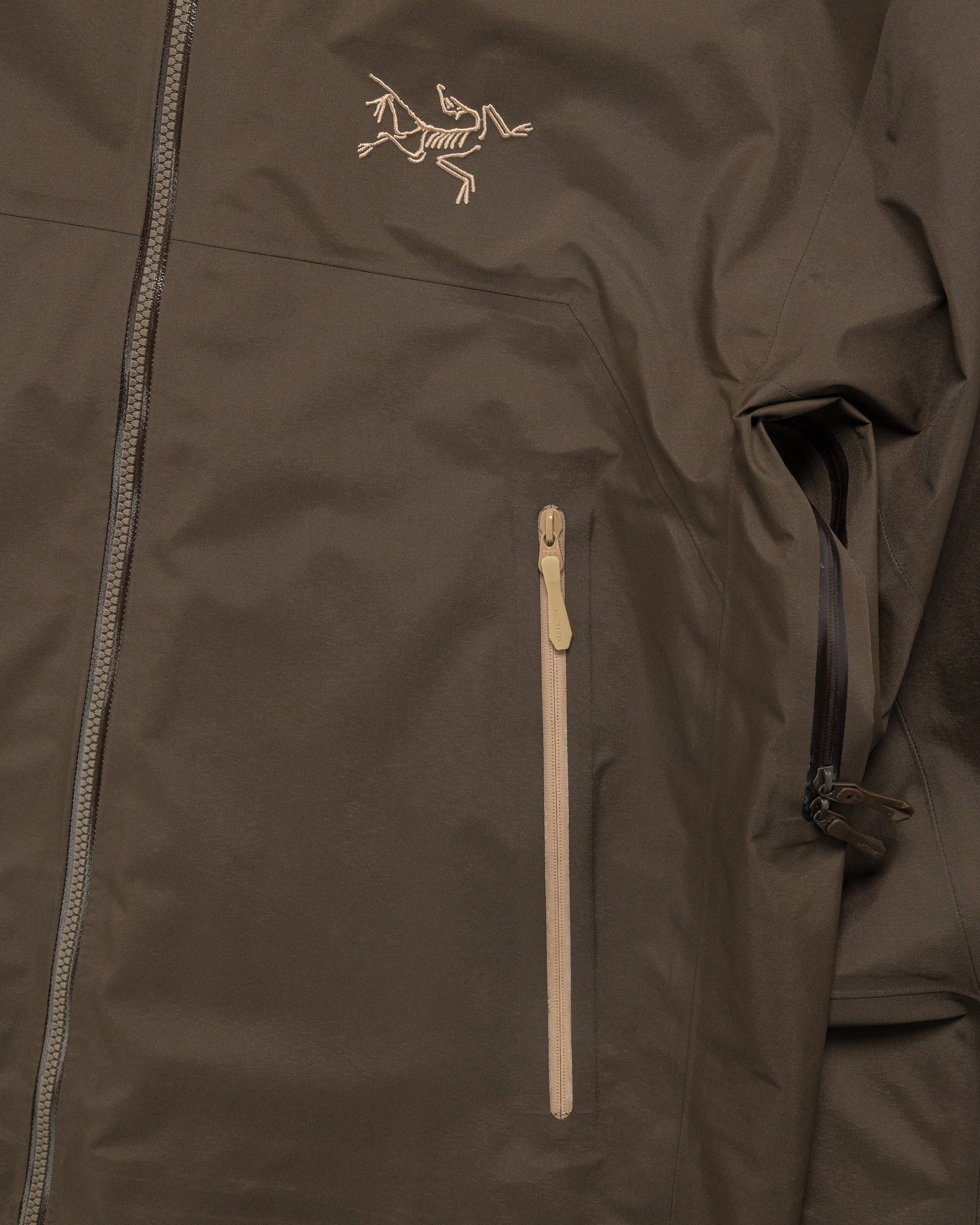 Arc'Teryx - Mens Beta SL Jacket - Carob/Canvas | Up There Athletics
