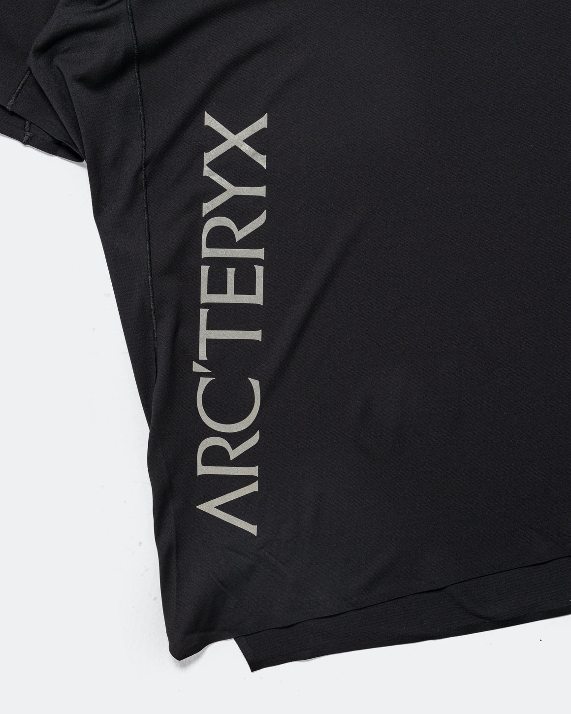 Arc'Teryx - Mens Norvan Downword Logo SS - Black - Up There Athletics
