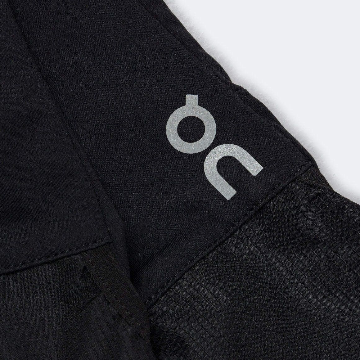 On Running - Core Glove - Black - Up There Athletics