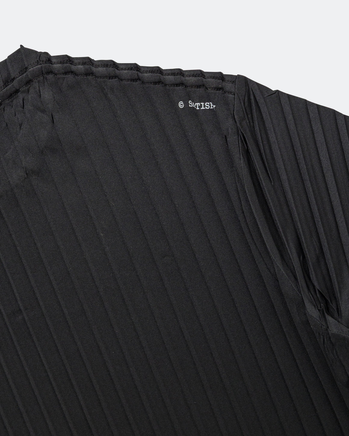 Satisfy - Womens AuraLite Pleated T-Shirt - Black - Up There Athletics